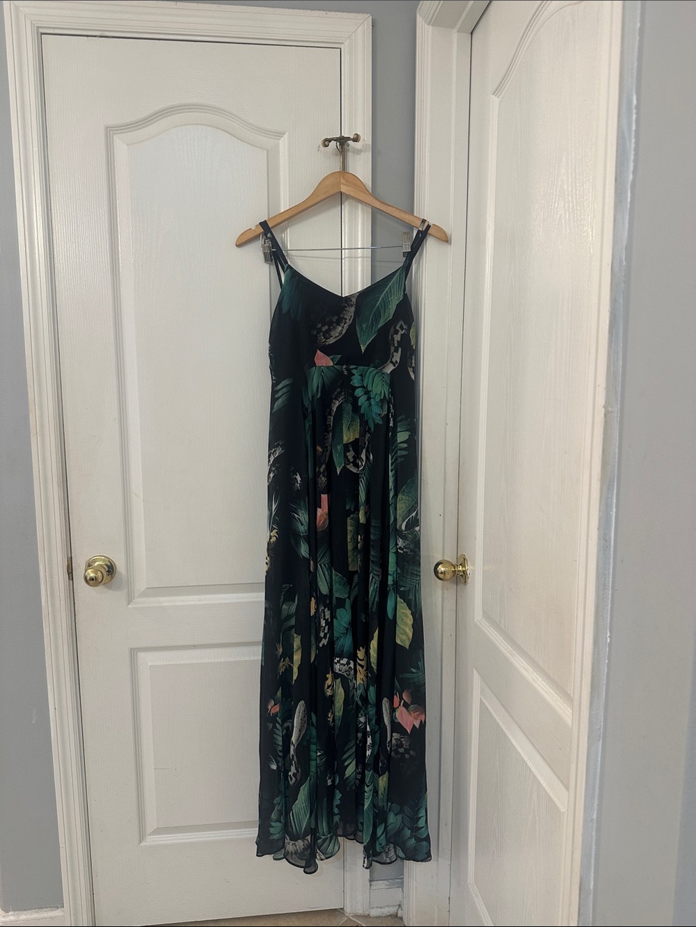 Black Tropical Print Maxi Vacation Dress with Green Leaf Pattern
